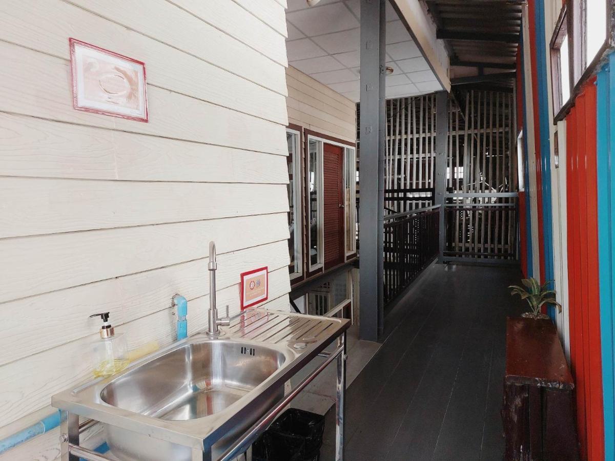 The Warehouse - Ayutthaya Appartement Buitenkant foto