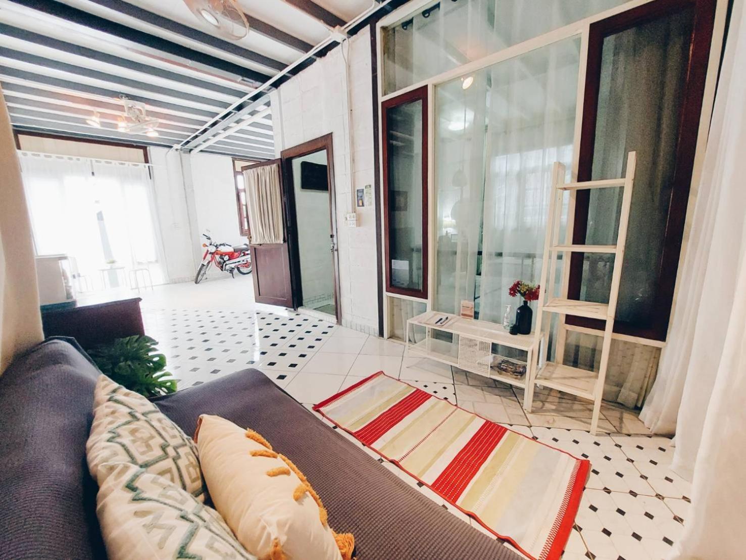 The Warehouse - Ayutthaya Appartement Buitenkant foto
